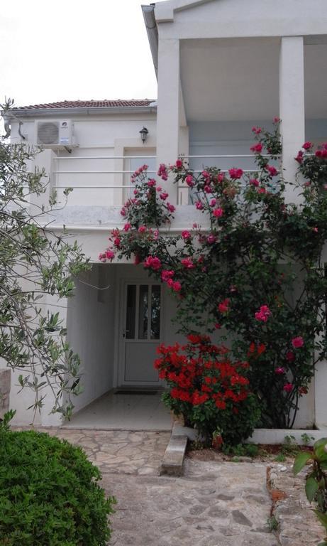 Apartment Ruza Сали Екстериор снимка